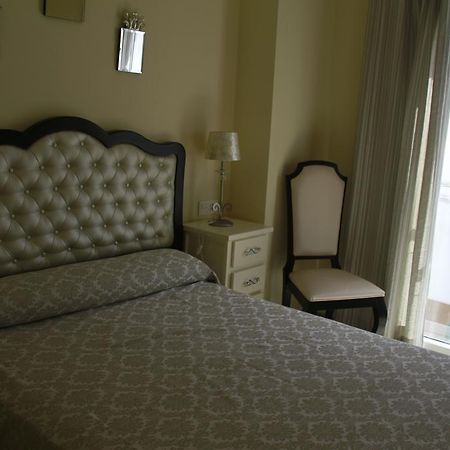 Hostal Flor De Lis- Lojo Hotel Conil De La Frontera Eksteriør billede