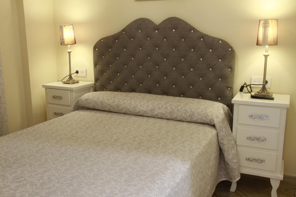 Hostal Flor De Lis- Lojo Hotel Conil De La Frontera Eksteriør billede