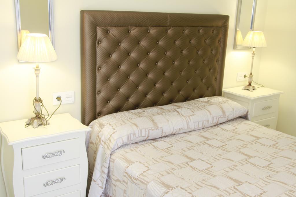 Hostal Flor De Lis- Lojo Hotel Conil De La Frontera Eksteriør billede